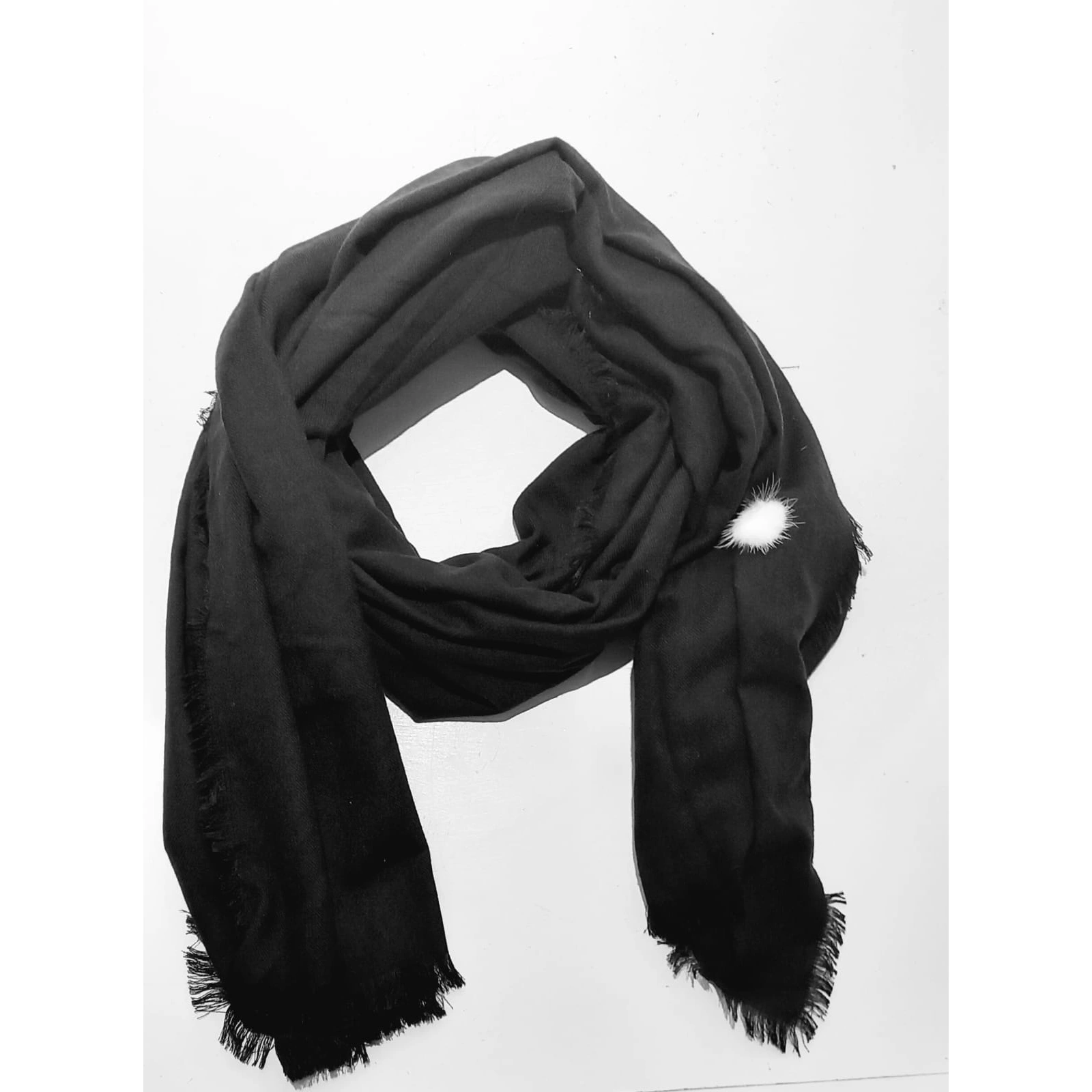 Sciarpa nera pash bag di atelier du sac con pon pon bianchi e neri 2 30375876