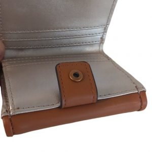 Portafoglio guess marrone – eleganza compatta est 1981 6 30394899