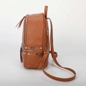 Alternative view of Zaino donna Mimi Mua con borchie – Elegante zainetto moda 2024