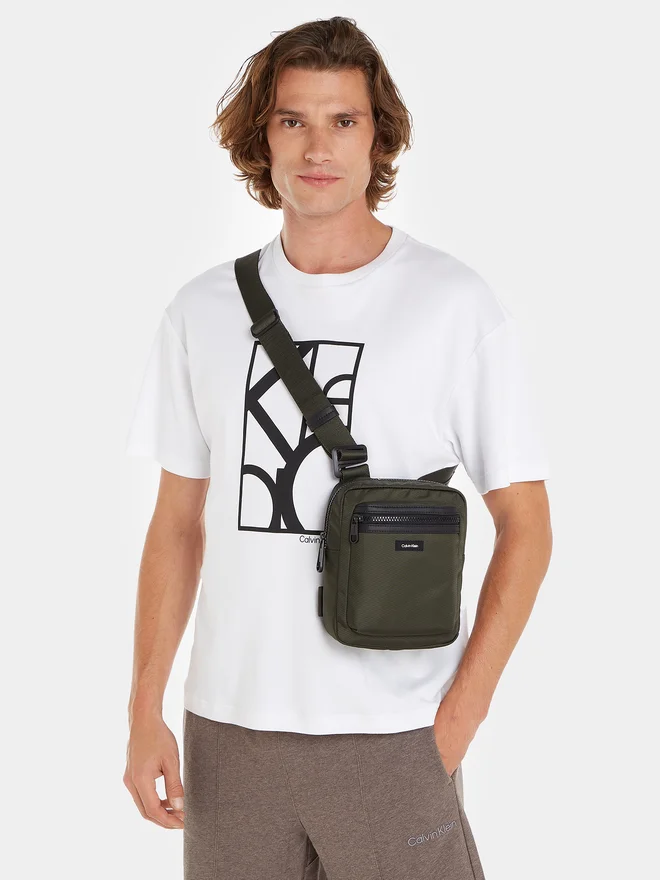 Borsello calvin klein ck essential uomo – borsa a tracolla elegante e pratica 2 Borsello Calvin Klein CK Essential Uomo – Borsa a Tracolla Elegante e Pratica - immagine 2